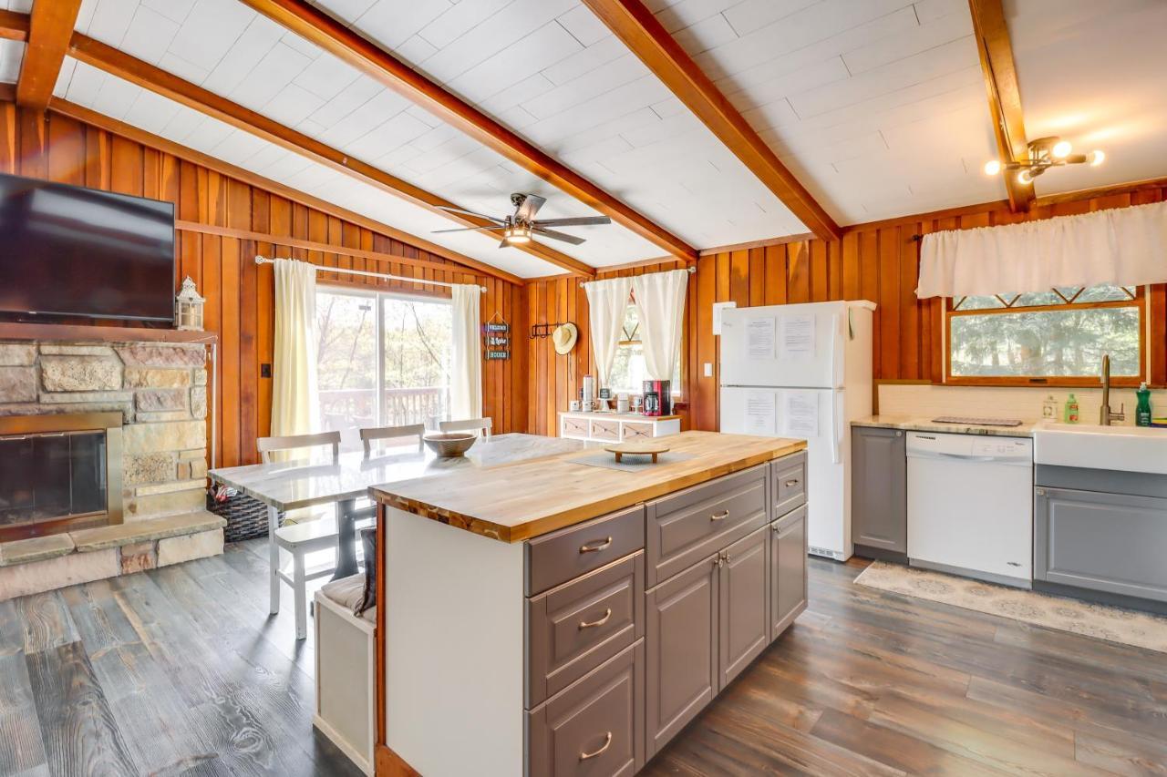 Lakefront Poconos Vacation Rental With Swim Dock! Long Pond Exterior foto