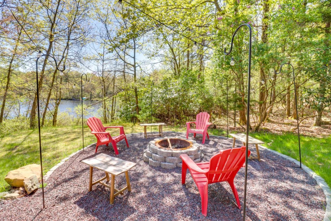 Lakefront Poconos Vacation Rental With Swim Dock! Long Pond Exterior foto