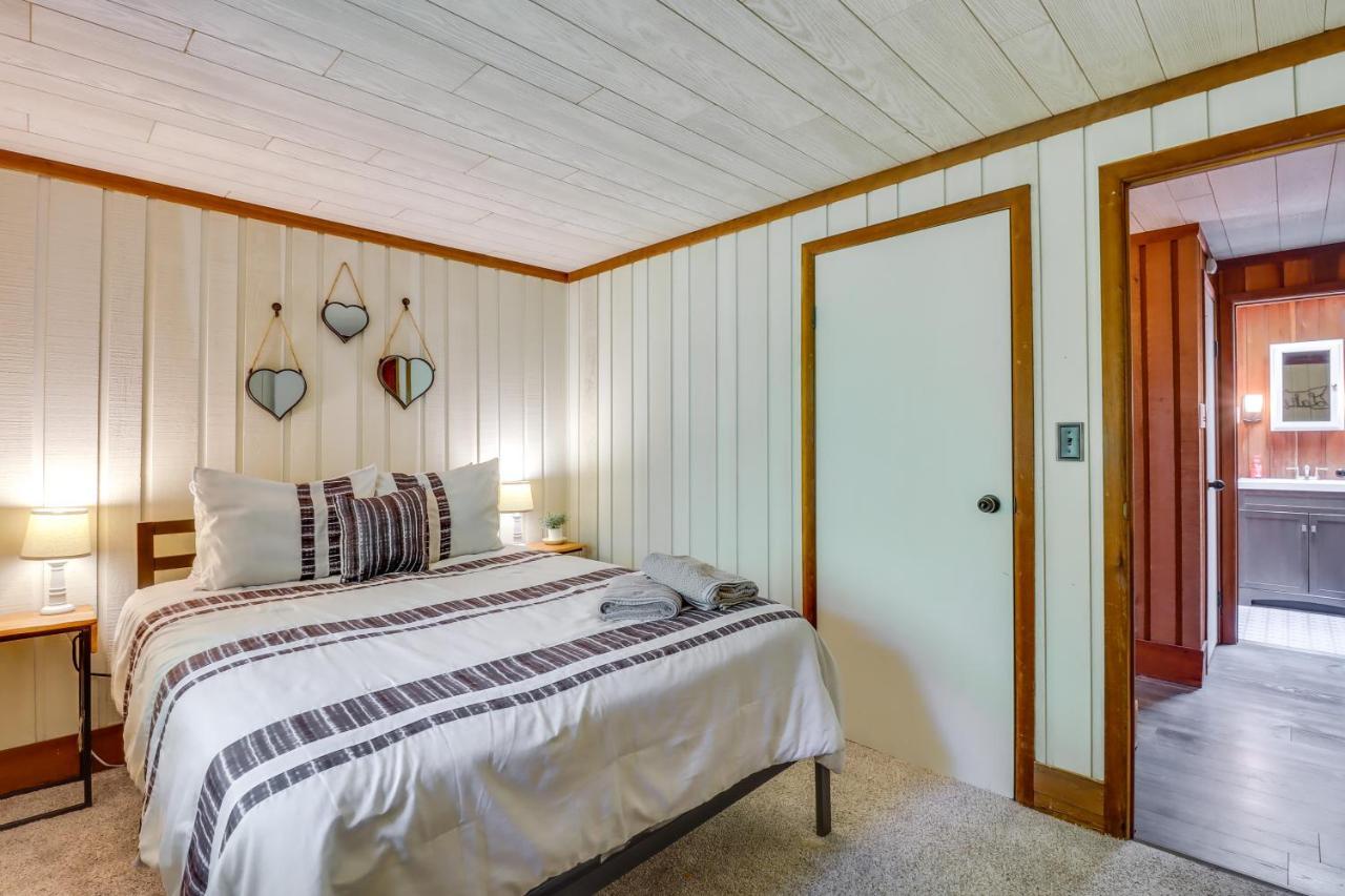 Lakefront Poconos Vacation Rental With Swim Dock! Long Pond Exterior foto