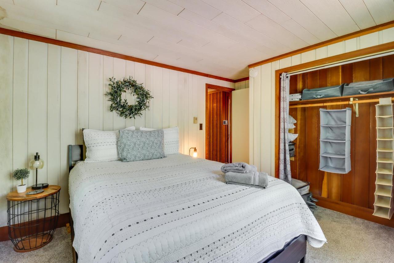 Lakefront Poconos Vacation Rental With Swim Dock! Long Pond Exterior foto