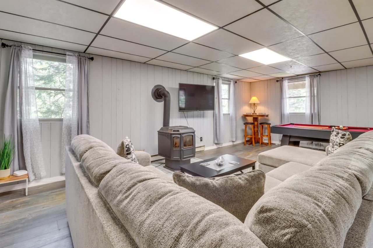 Lakefront Poconos Vacation Rental With Swim Dock! Long Pond Exterior foto